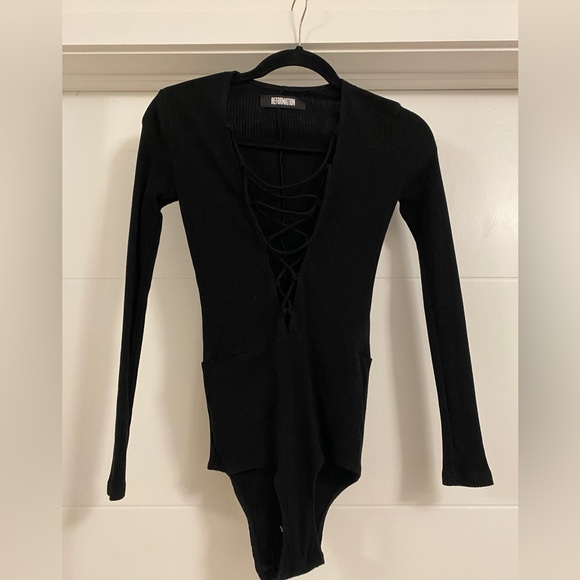 Reformation deep V plunge with lace black Bodysuit - Picture 4 of 4